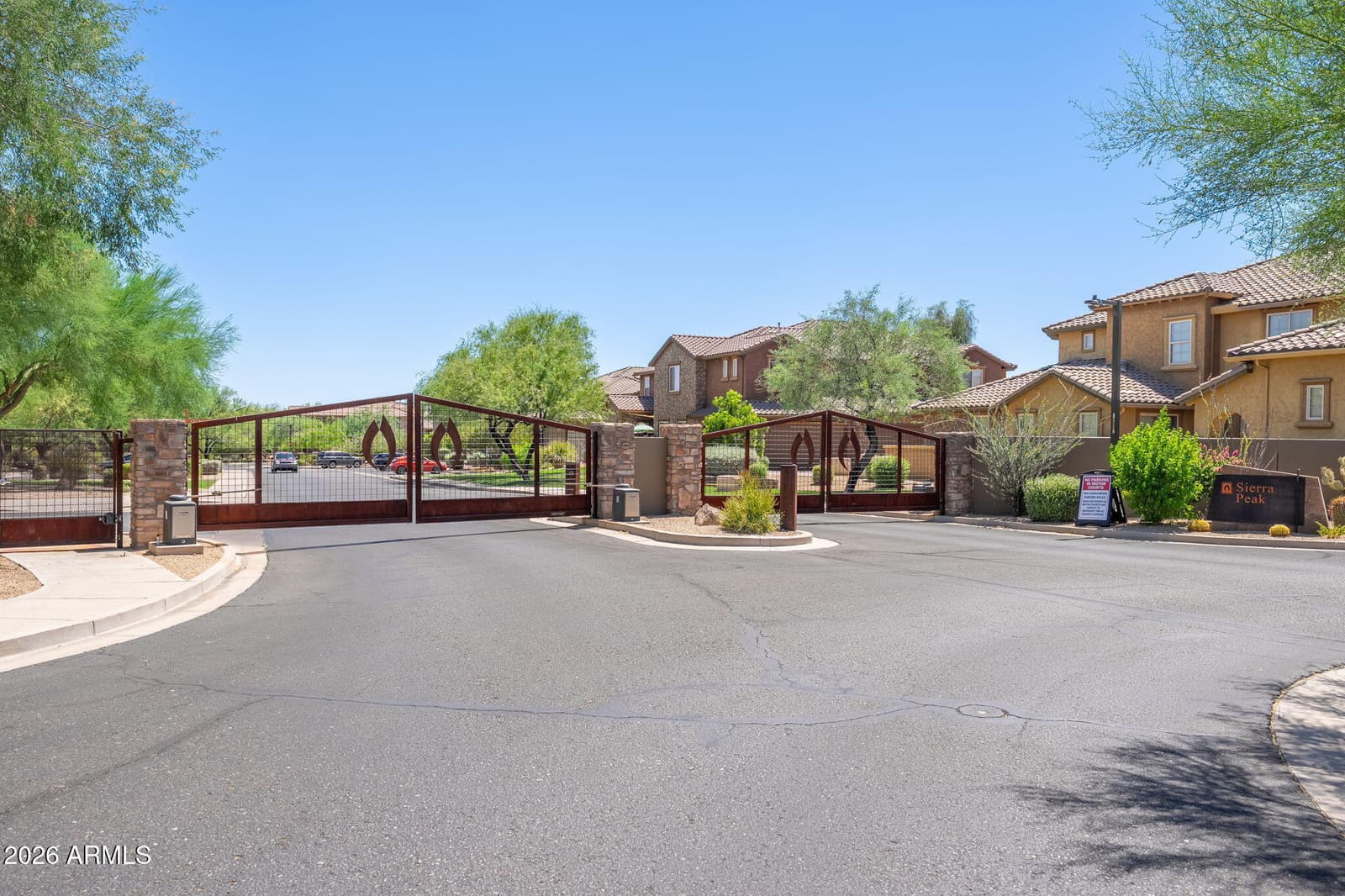 3954 E MELINDA Drive, Phoenix, AZ 85050 — photo 2 of 37