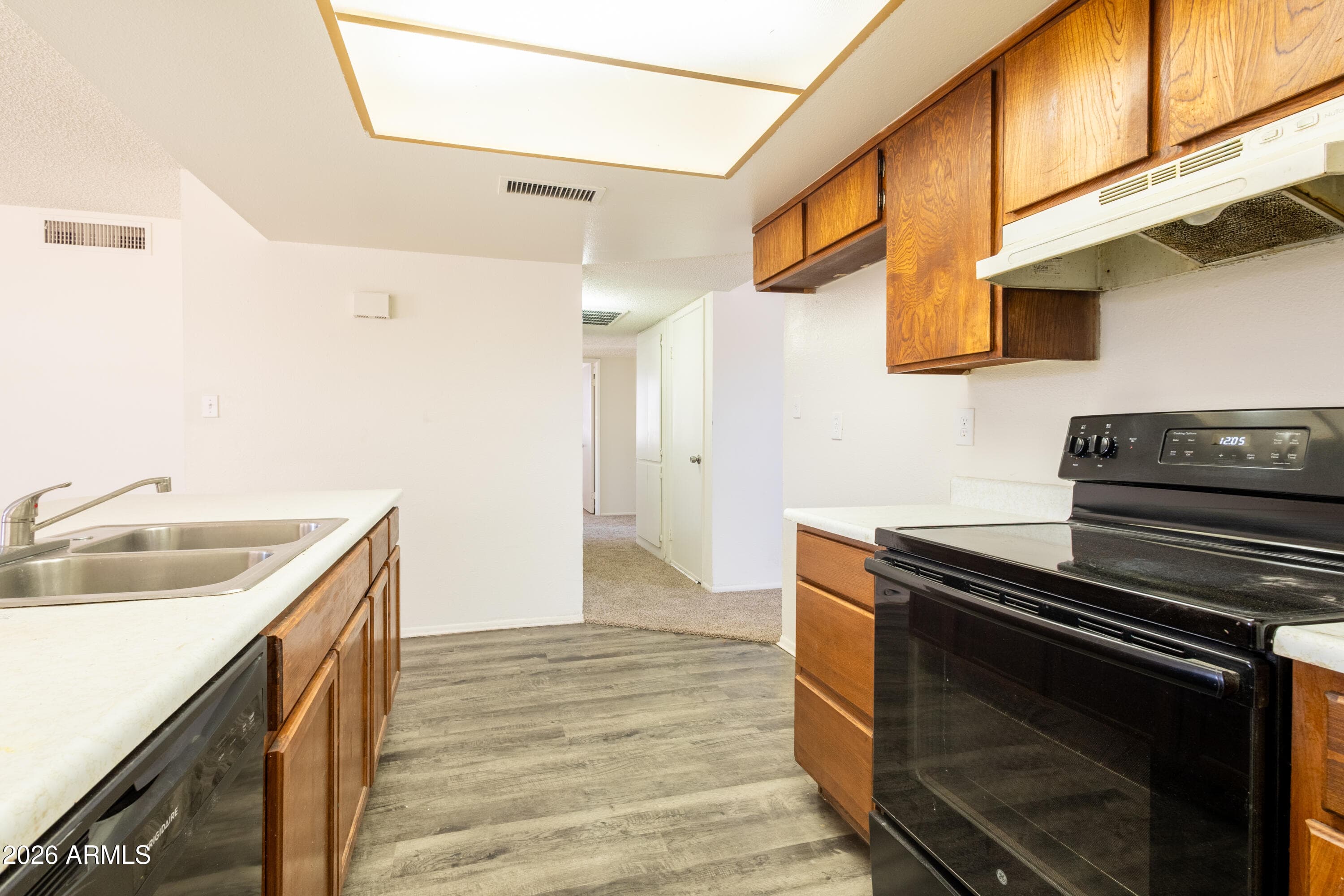 8621 W COLUMBUS Avenue, Phoenix, AZ 85037 — photo 7 of 26