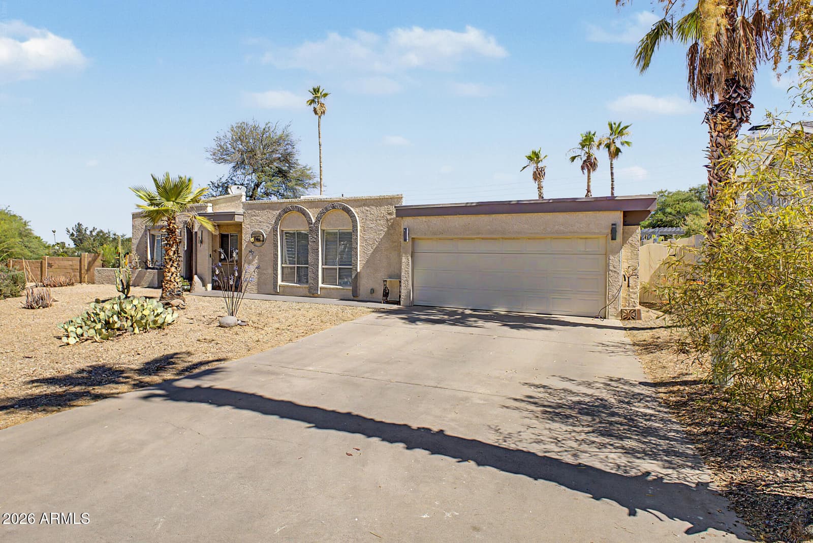 1132 E VILLAGE CIRCLE Drive, Phoenix, AZ 85022 — photo 3 of 46
