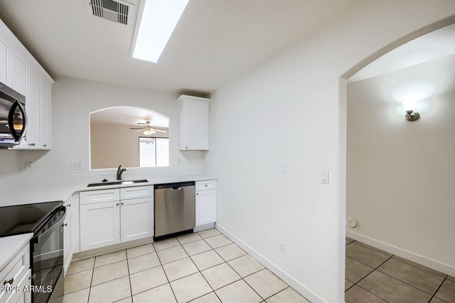 5610 S 5TH Drive, Phoenix, AZ 85041 — photo 6 of 28