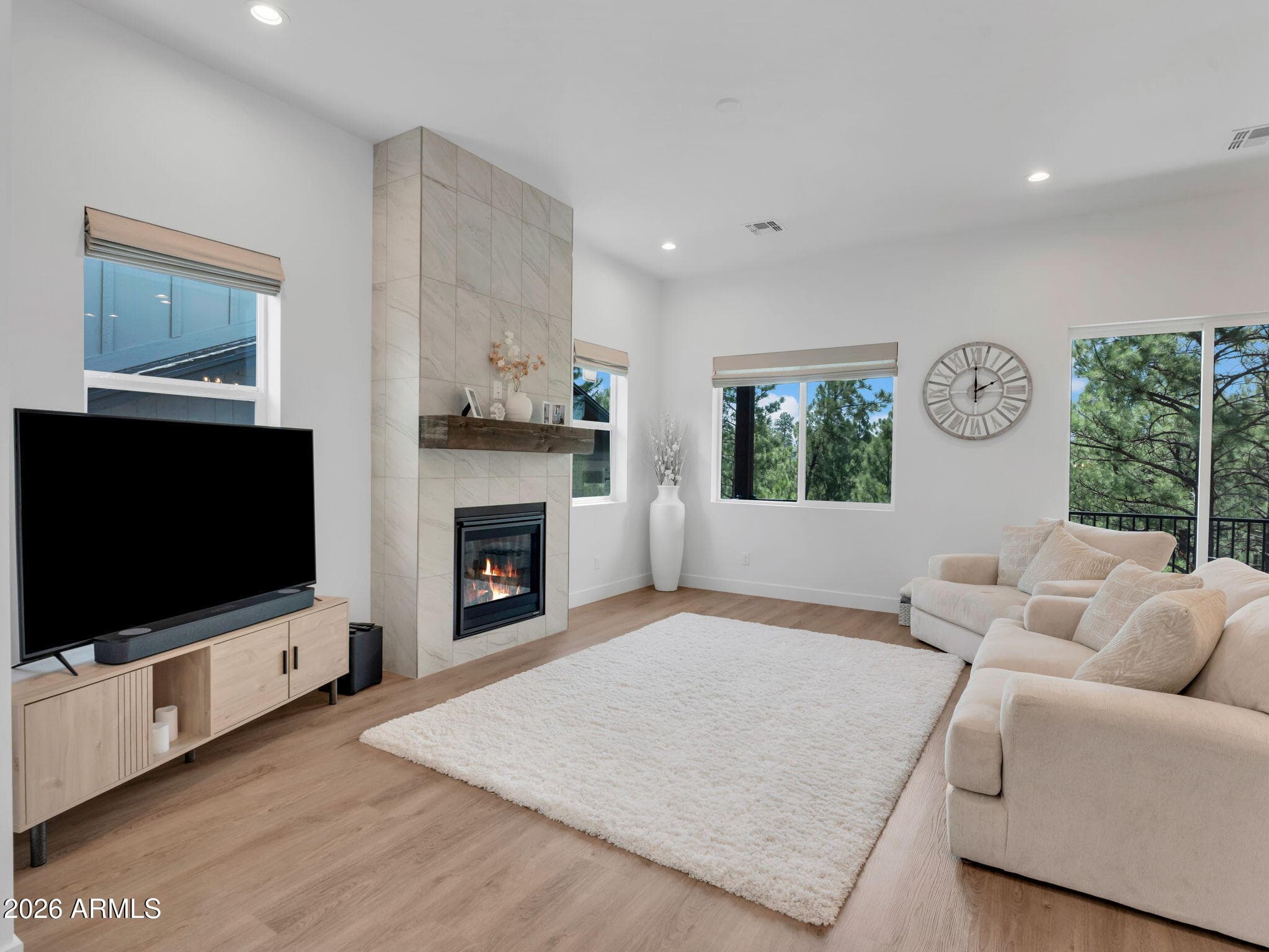 589 N SNOWBERRY Circle, Flagstaff, AZ 86004 — photo 8 of 56