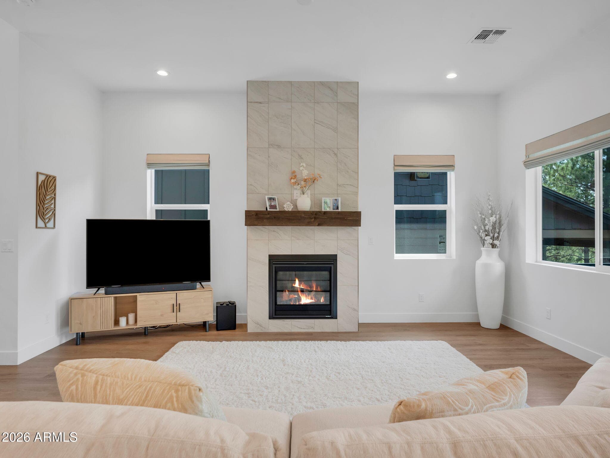 589 N SNOWBERRY Circle, Flagstaff, AZ 86004 — photo 9 of 56