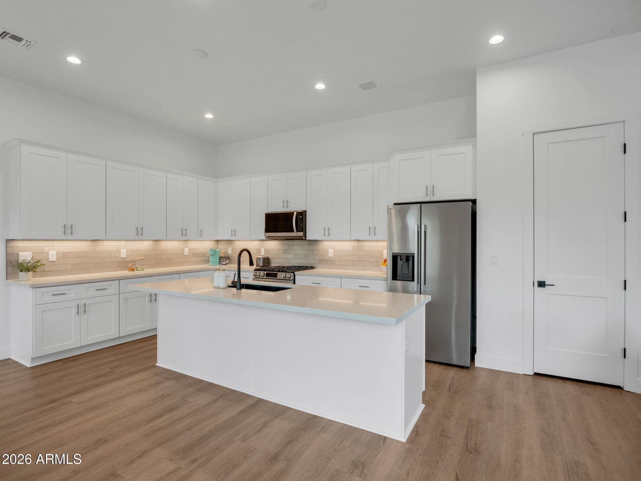 589 N SNOWBERRY Circle, Flagstaff, AZ 86004 — photo 12 of 56