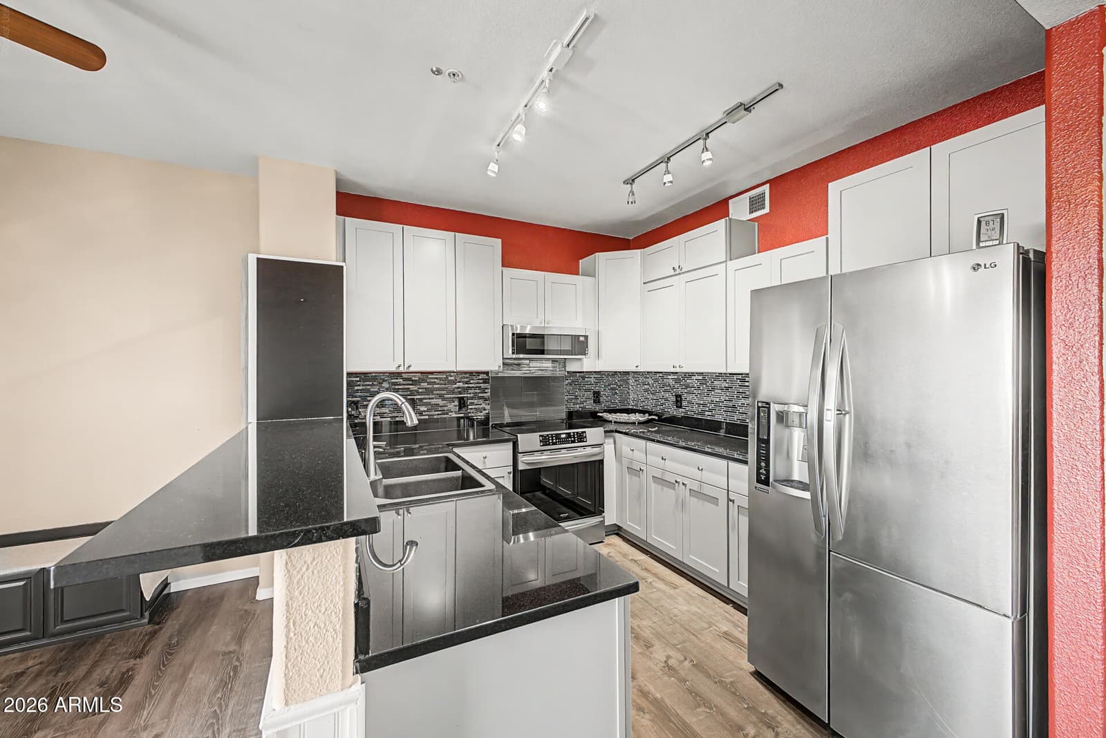 920 E DEVONSHIRE Avenue 3031, Phoenix, AZ 85014 — photo 11 of 27