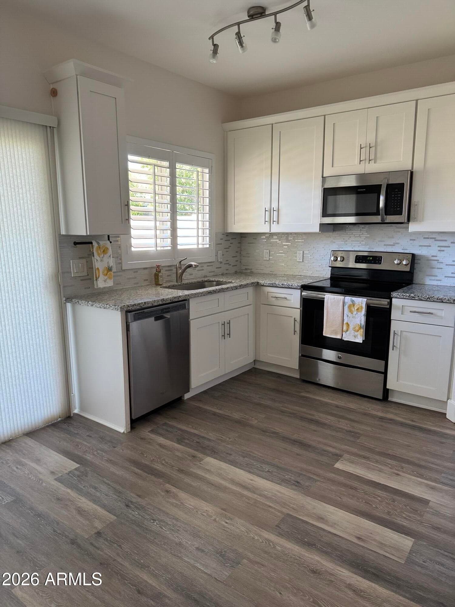 2584 E DEL RIO Court, Gilbert, AZ 85295 — photo 8 of 18