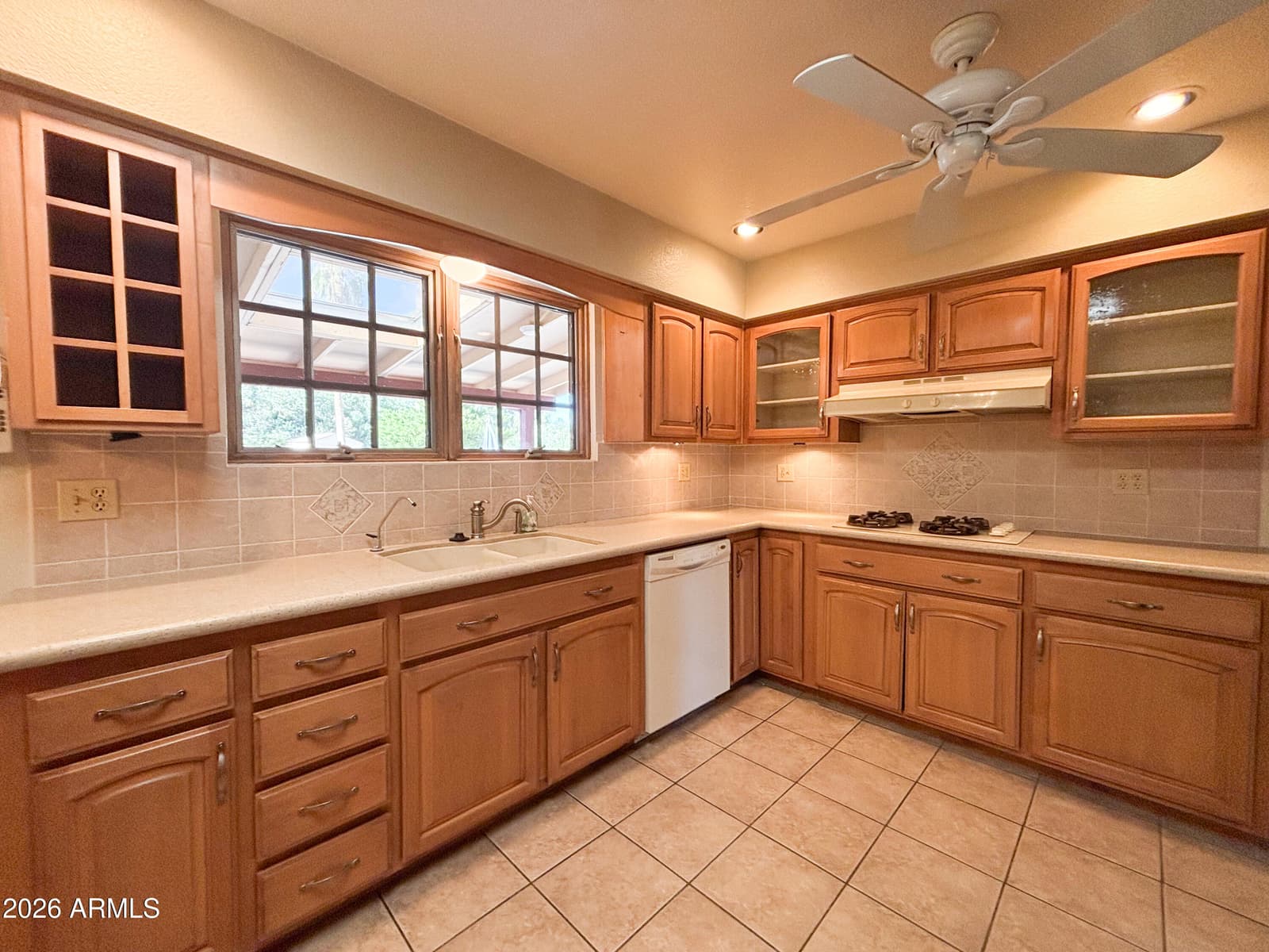 6402 E FANFOL Drive, Paradise Valley, AZ 85253 — photo 12 of 40