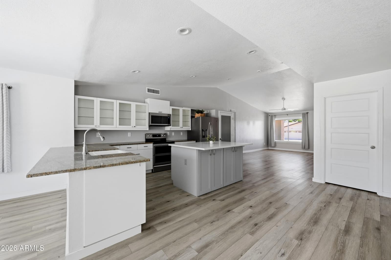4638 E LA PUENTE Avenue, Phoenix, AZ 85044 — photo 11 of 31