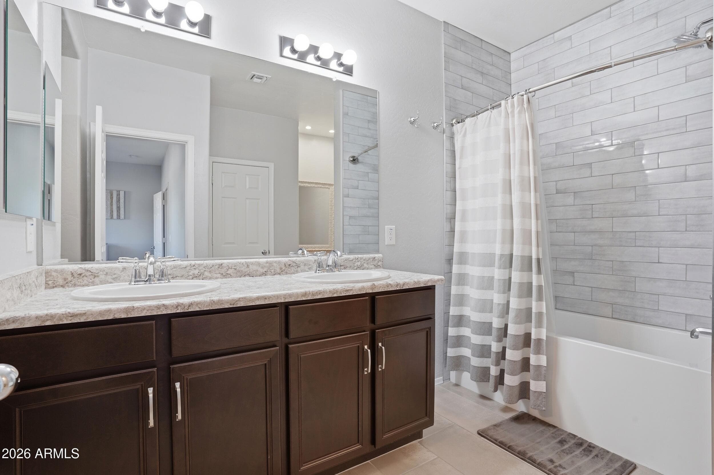 8425 N 61ST Drive, Glendale, AZ 85302 — photo 11 of 17