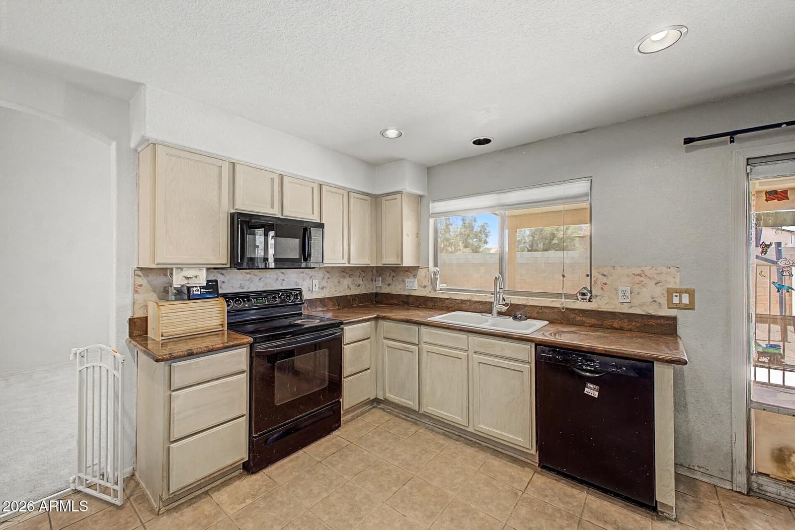 10405 W PRIMROSE Drive, Avondale, AZ 85392 — photo 4 of 22