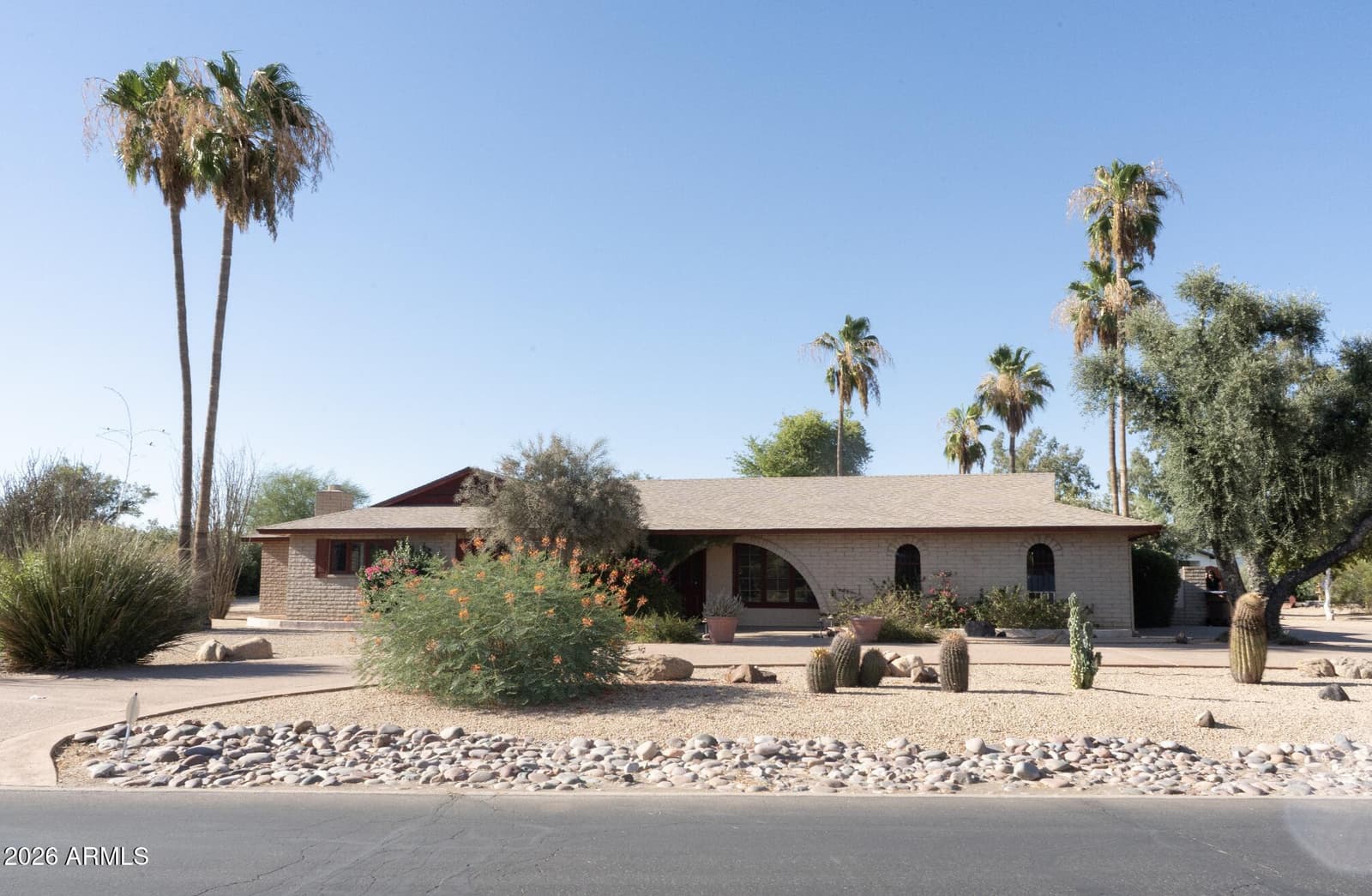 6402 E FANFOL Drive, Paradise Valley, AZ 85253 — photo 4 of 40