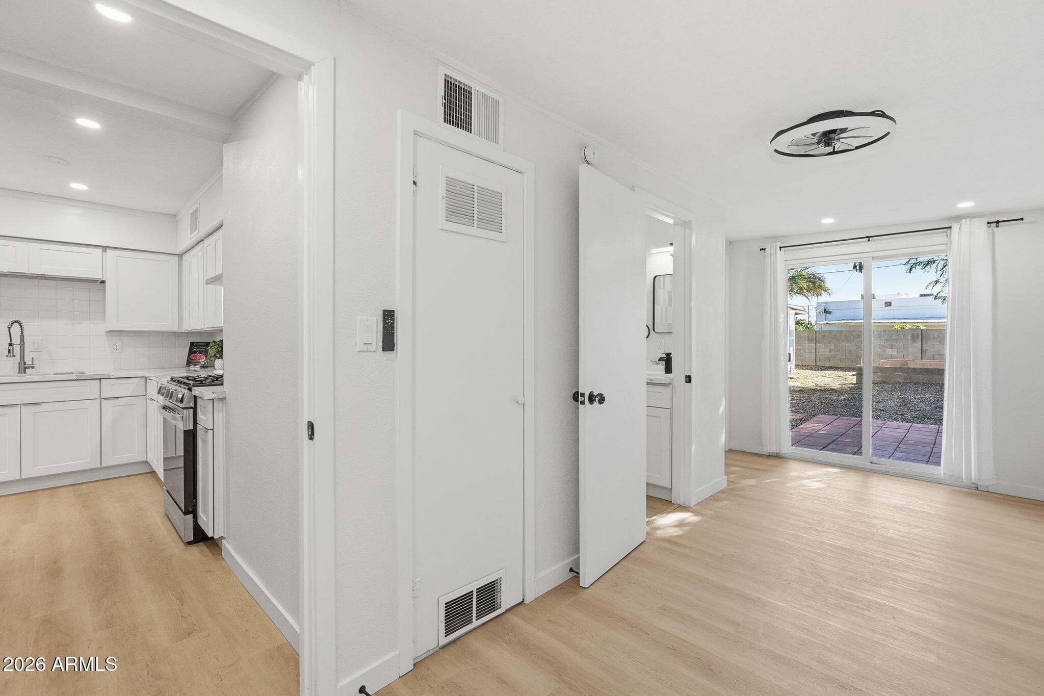 2047 E VIRGINIA Avenue, Phoenix, AZ 85006 — photo 13 of 41