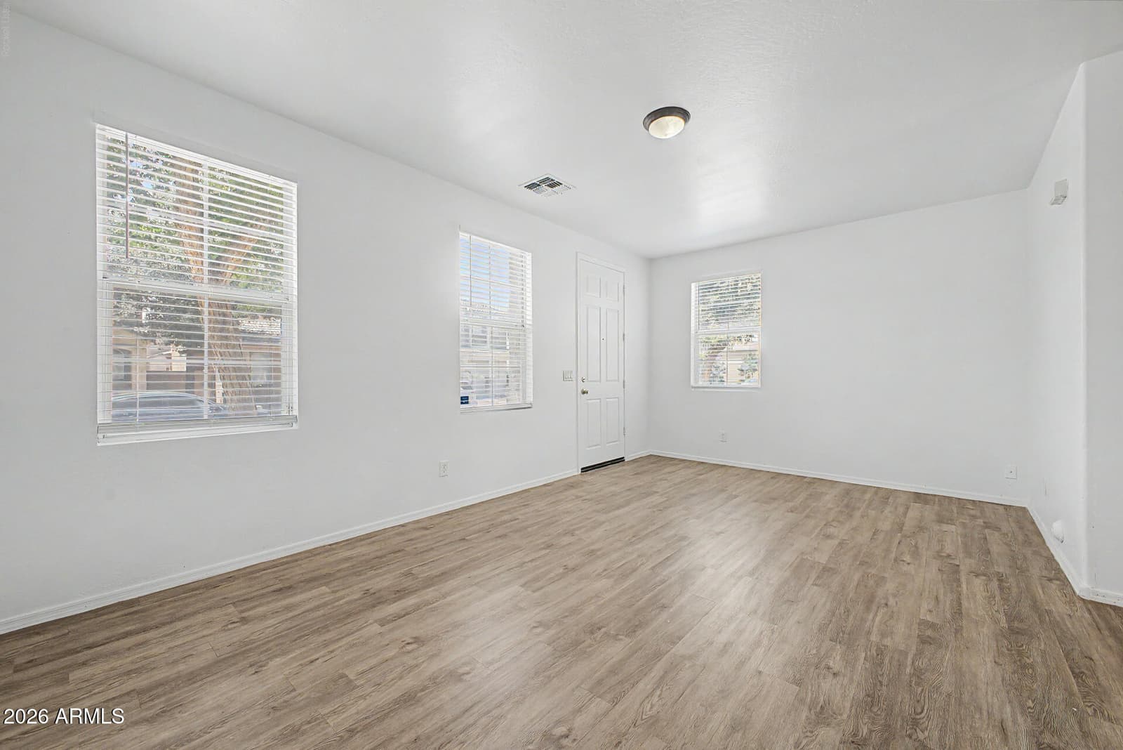 5326 W WARNER Street, Phoenix, AZ 85043 — photo 6 of 31