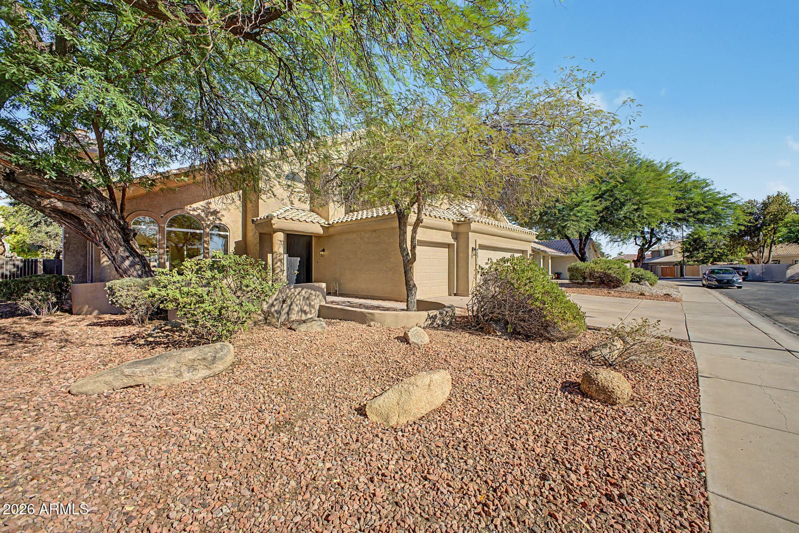 517 S ROCK HARBOR Drive, Gilbert, AZ 85233 — photo 2 of 40