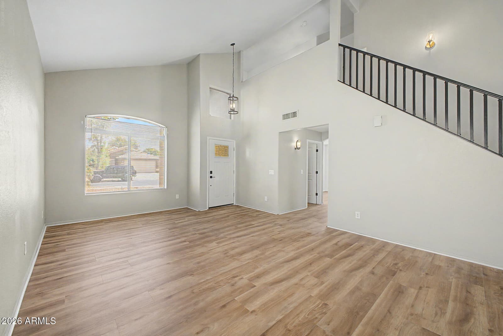 8002 W PRESTON Lane, Phoenix, AZ 85043 — photo 7 of 50