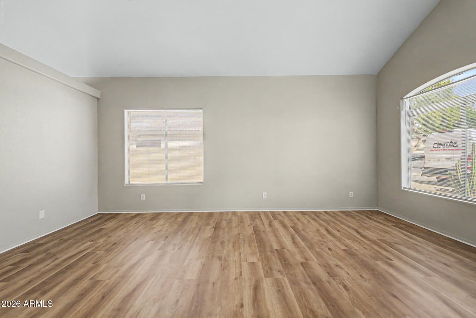 8002 W PRESTON Lane, Phoenix, AZ 85043 — photo 8 of 50