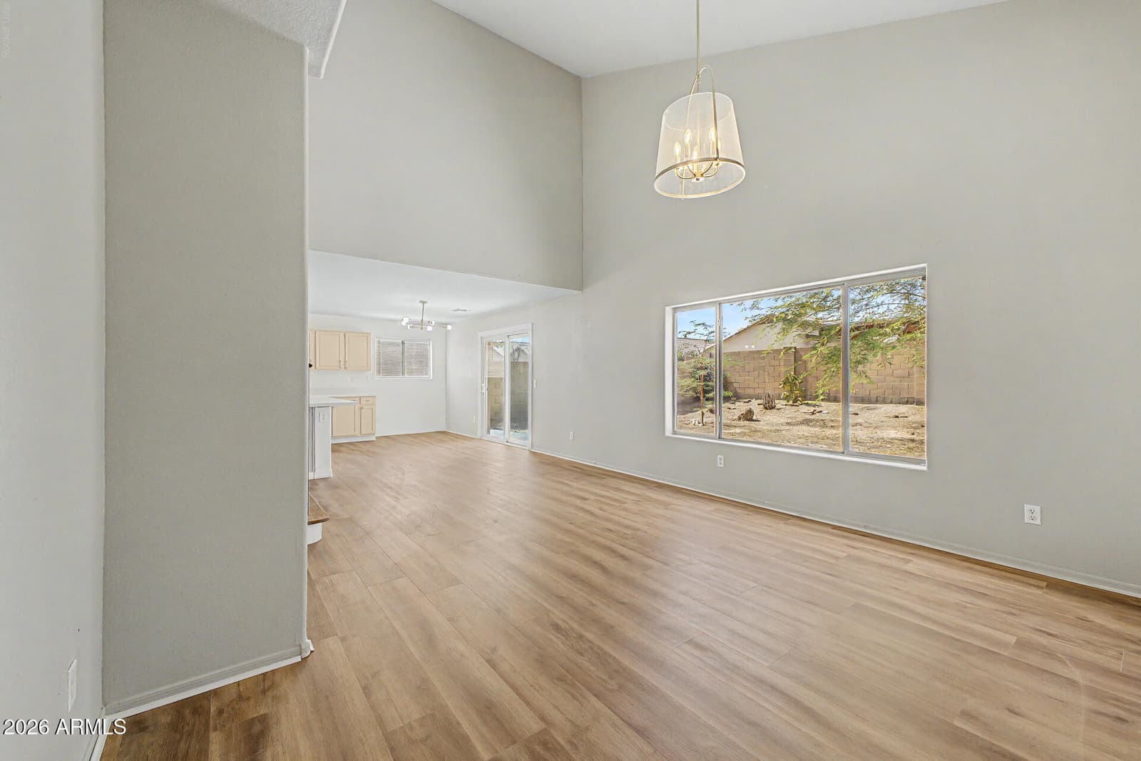 8002 W PRESTON Lane, Phoenix, AZ 85043 — photo 9 of 50