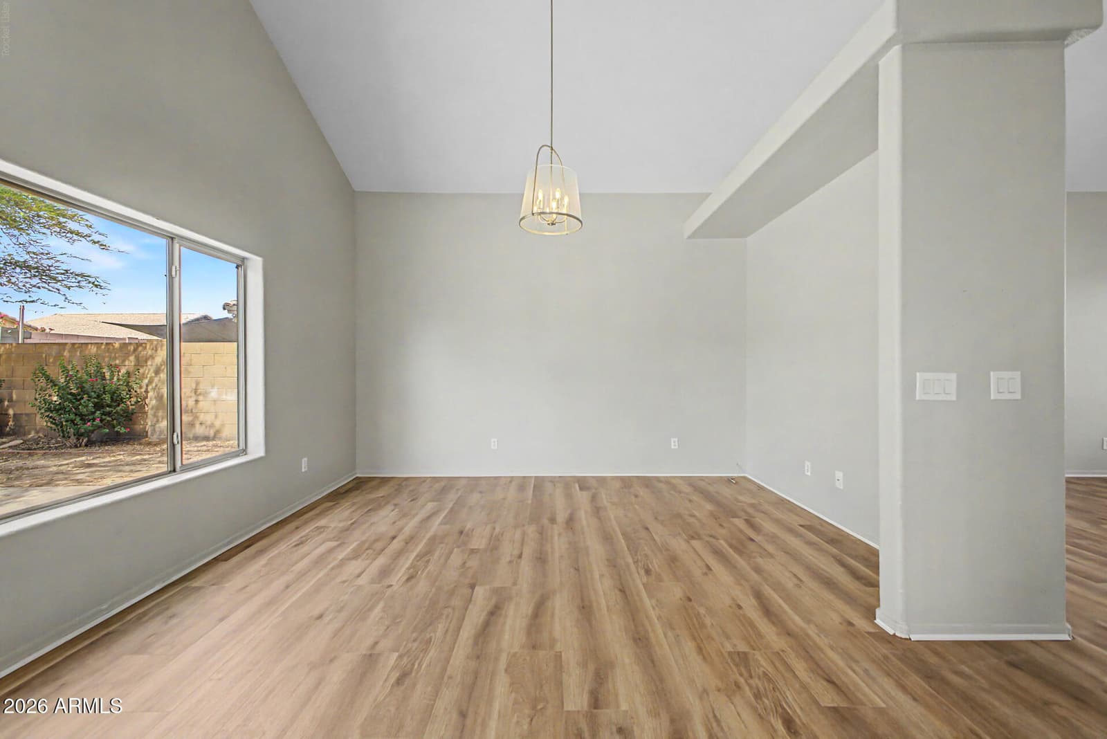 8002 W PRESTON Lane, Phoenix, AZ 85043 — photo 10 of 50
