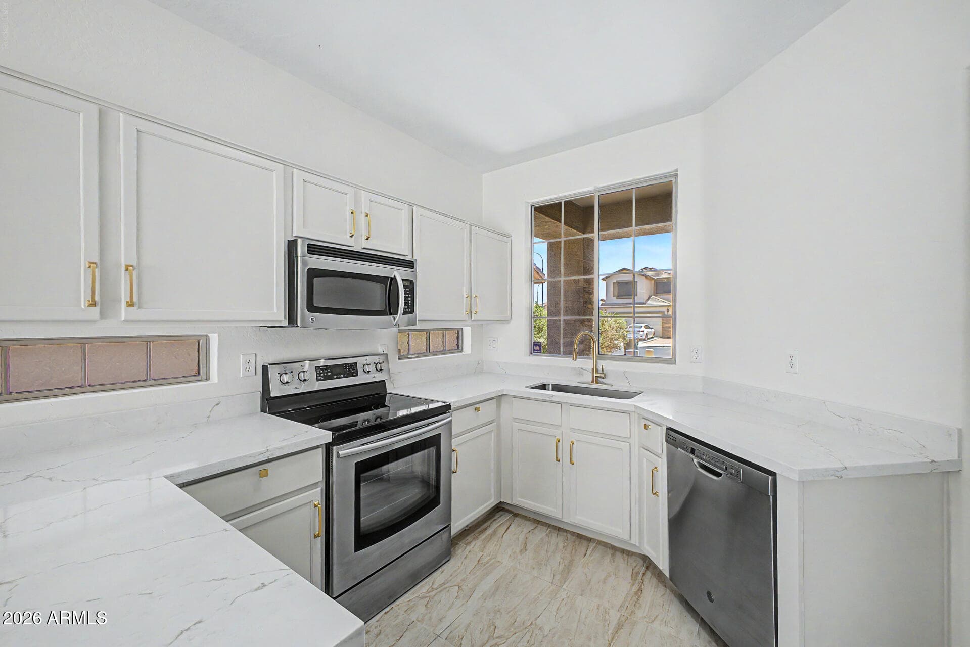 11430 W YAVAPAI Street, Avondale, AZ 85323 — photo 12 of 29
