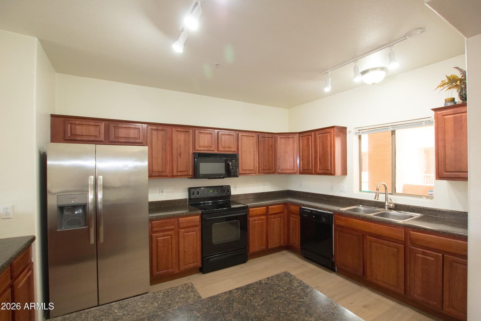 920 E DEVONSHIRE Avenue 2002, Phoenix, AZ 85014 — photo 3 of 20