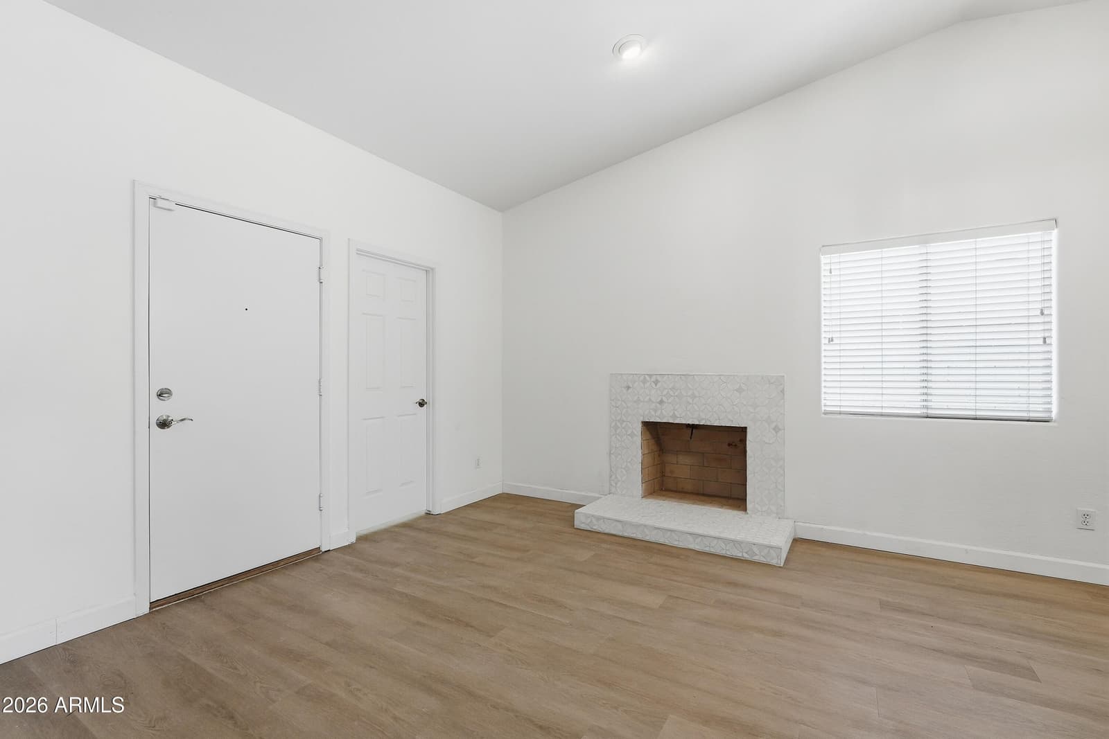 14215 N 39TH Drive, Phoenix, AZ 85053 — photo 4 of 29