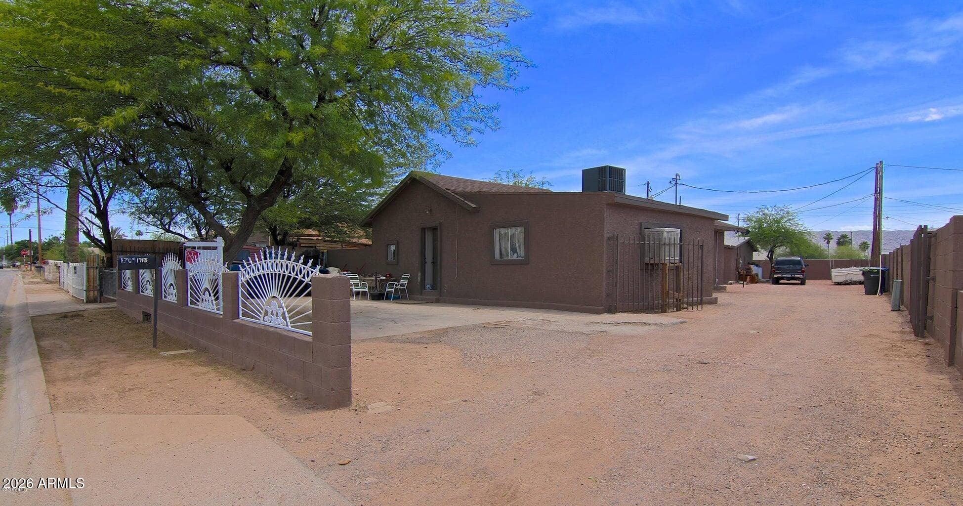 1709 E ENCINAS Lane, Phoenix, AZ 85040 — photo 1 of 2