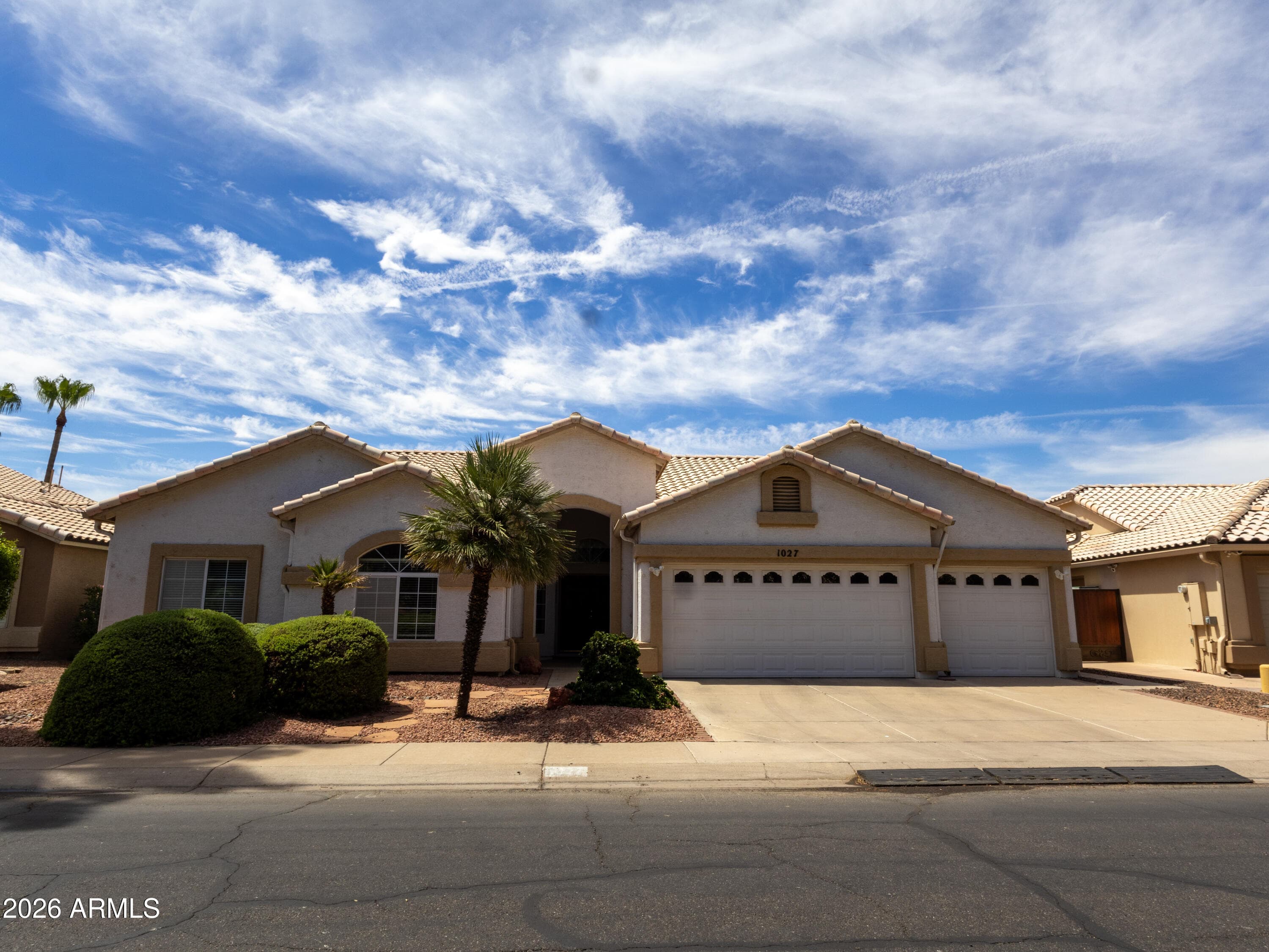 1027 W GRAND CAYMEN Drive, Gilbert, AZ 85233 — photo 1 of 37
