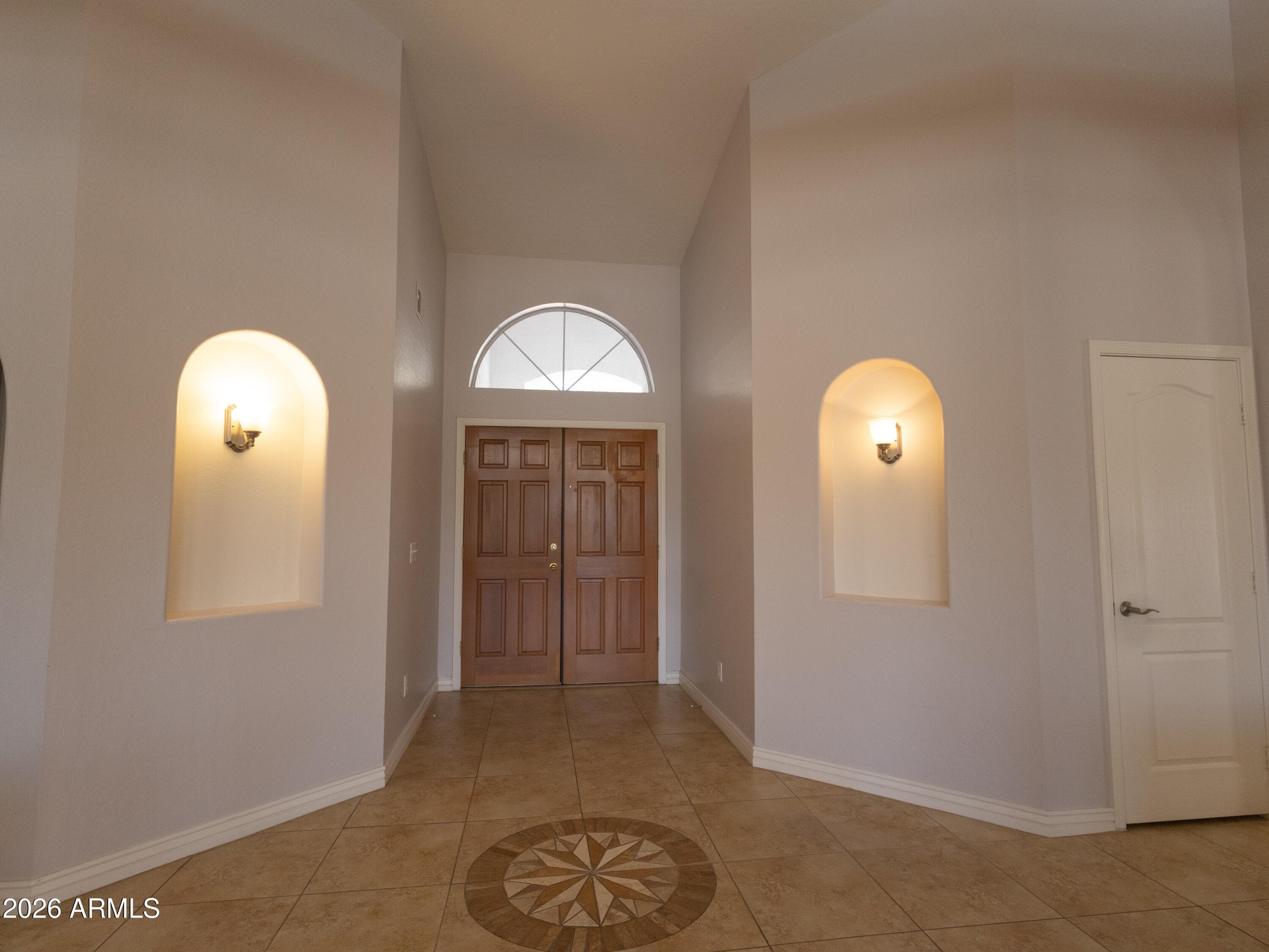 1027 W GRAND CAYMEN Drive, Gilbert, AZ 85233 — photo 5 of 37