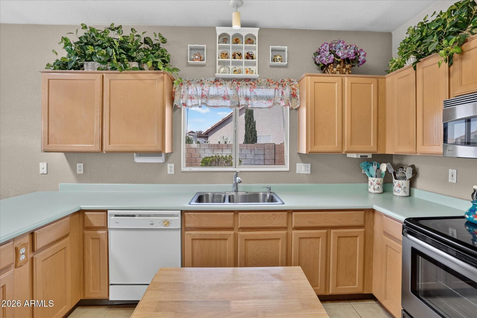 10328 W BURNETT Road, Peoria, AZ 85382 — photo 18 of 39