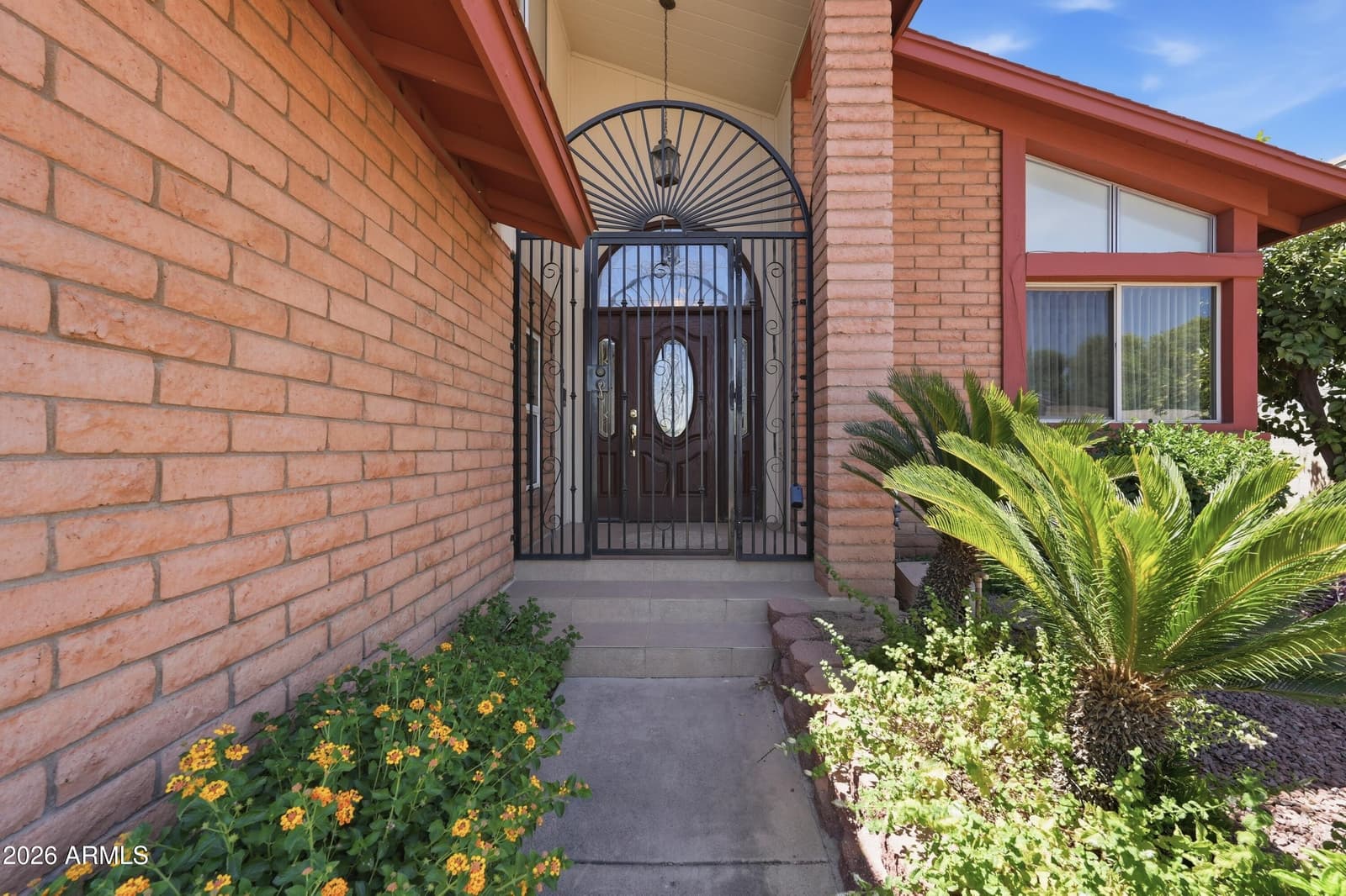 4901 W SELDON Lane, Glendale, AZ 85302 — photo 4 of 52
