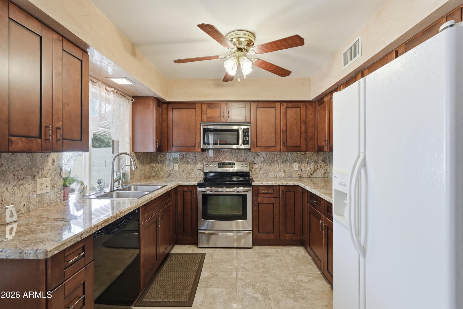 4901 W SELDON Lane, Glendale, AZ 85302 — photo 17 of 52