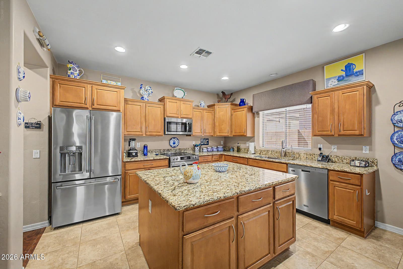 2631 N PRESIDENTIAL Drive, Florence, AZ 85132 — photo 2 of 46