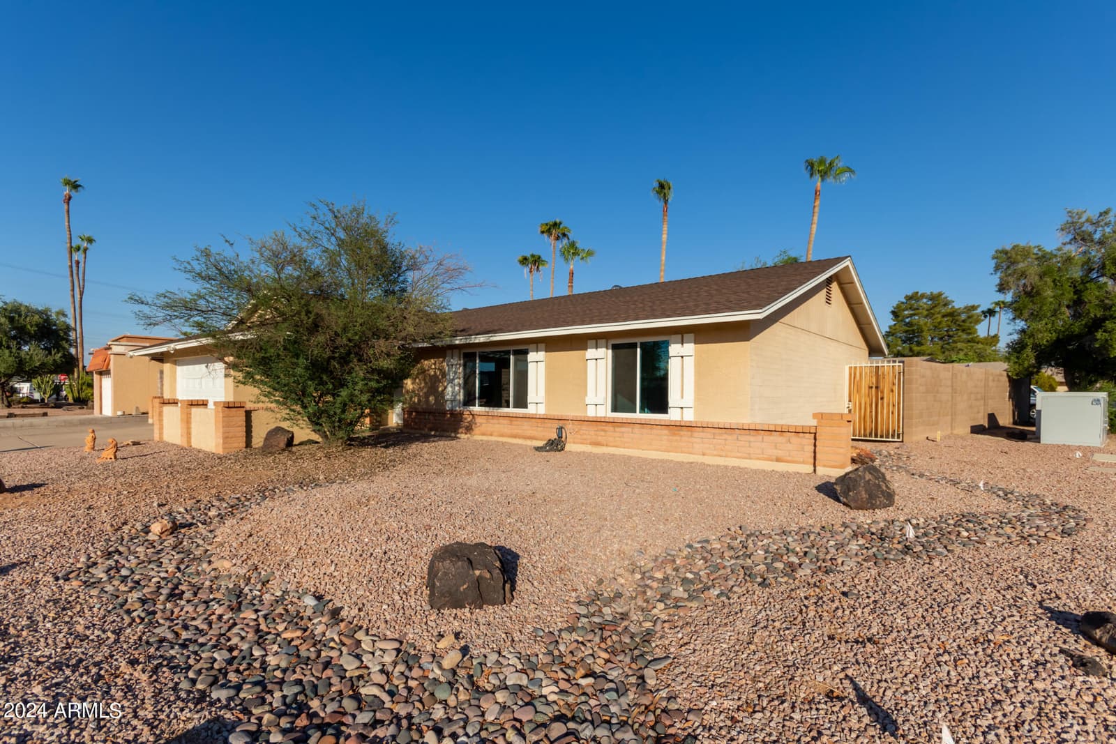 2705 W SUMMIT Place, Chandler, AZ 85224 — photo 3 of 41