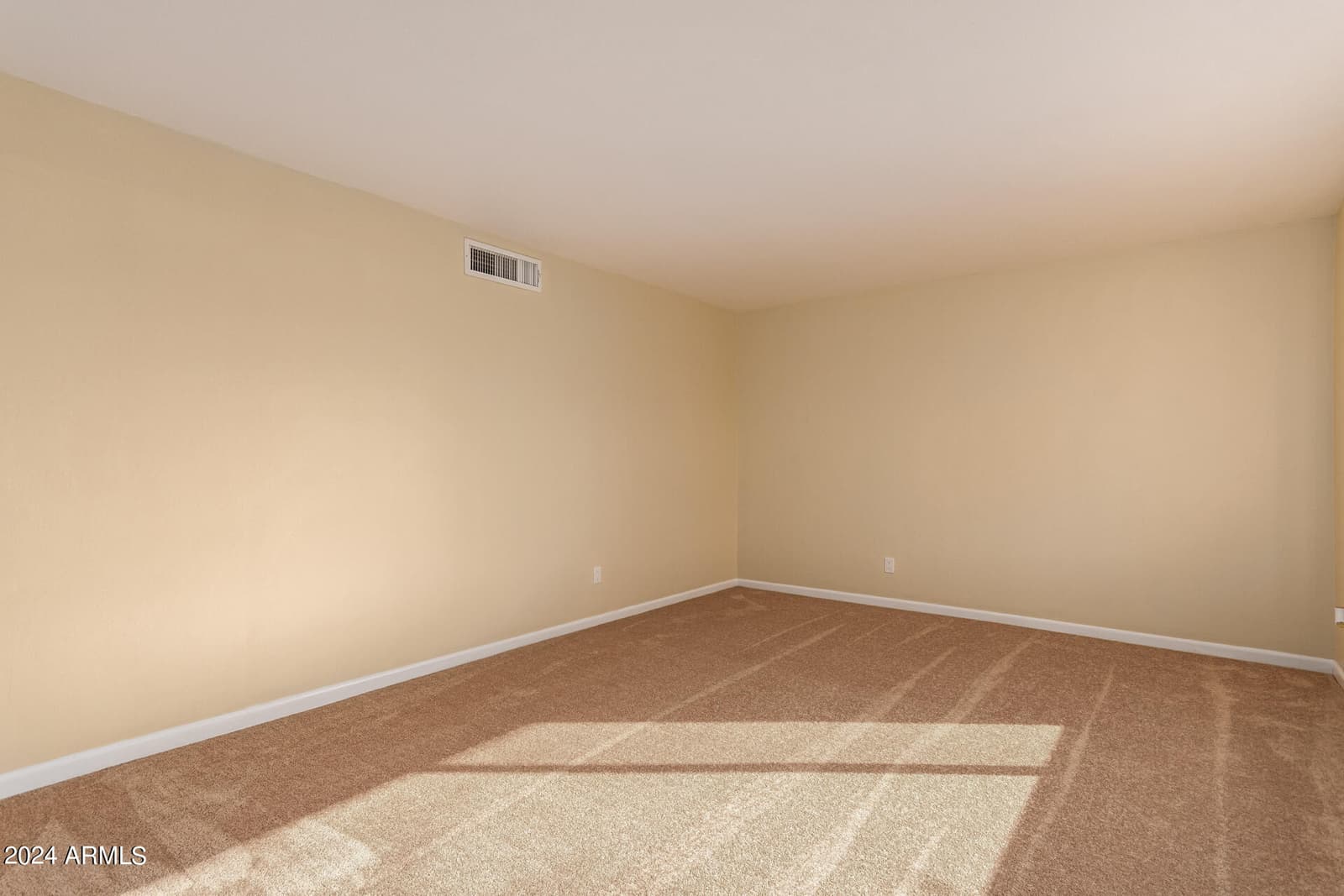 2705 W SUMMIT Place, Chandler, AZ 85224 — photo 8 of 41