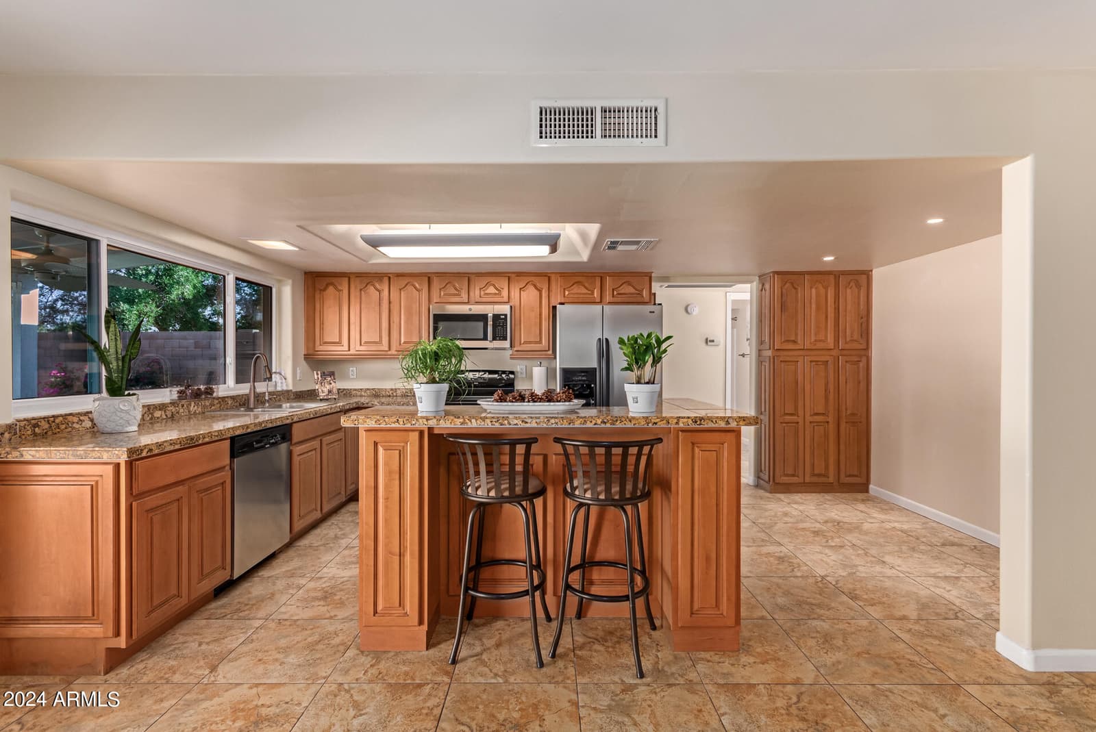 2705 W SUMMIT Place, Chandler, AZ 85224 — photo 11 of 41