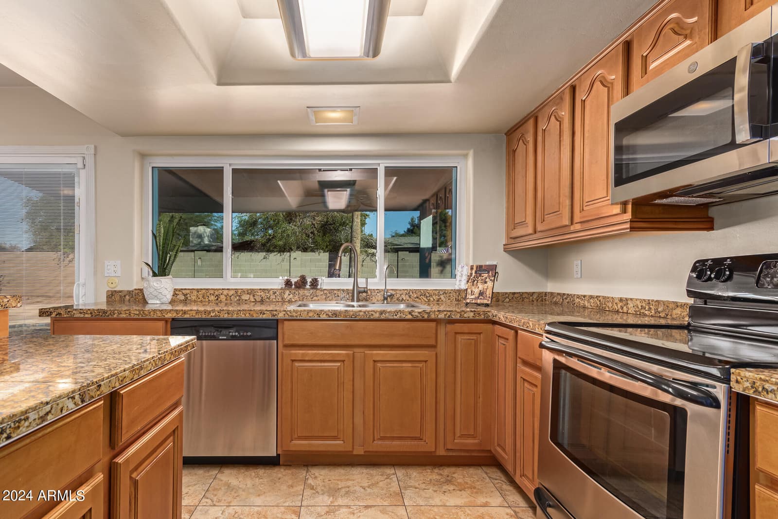 2705 W SUMMIT Place, Chandler, AZ 85224 — photo 14 of 41