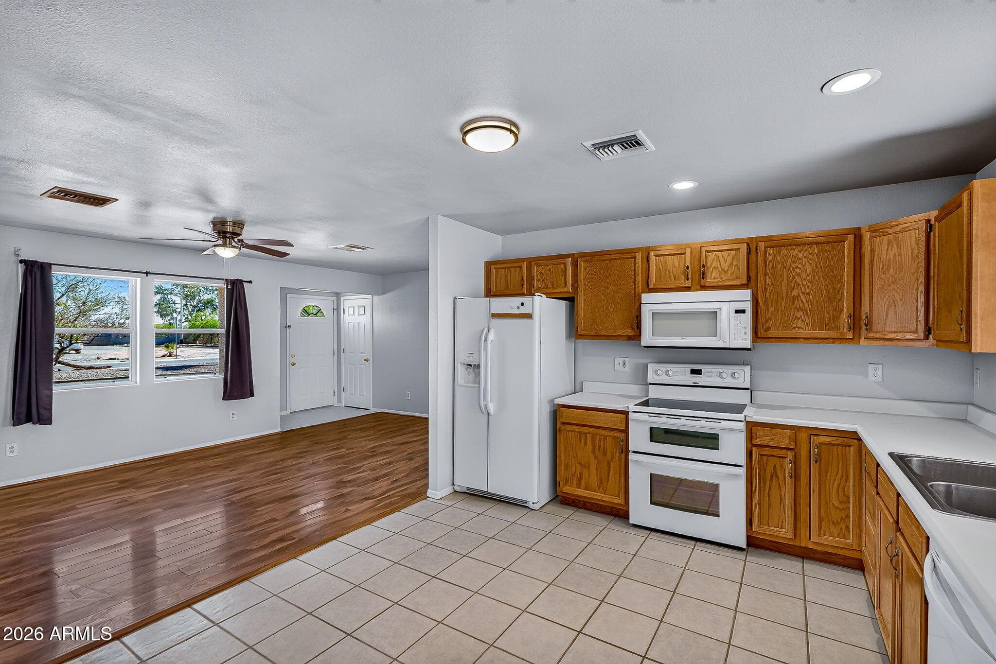 8995 W SANTA CRUZ Boulevard, Arizona City, AZ 85123 — photo 12 of 38