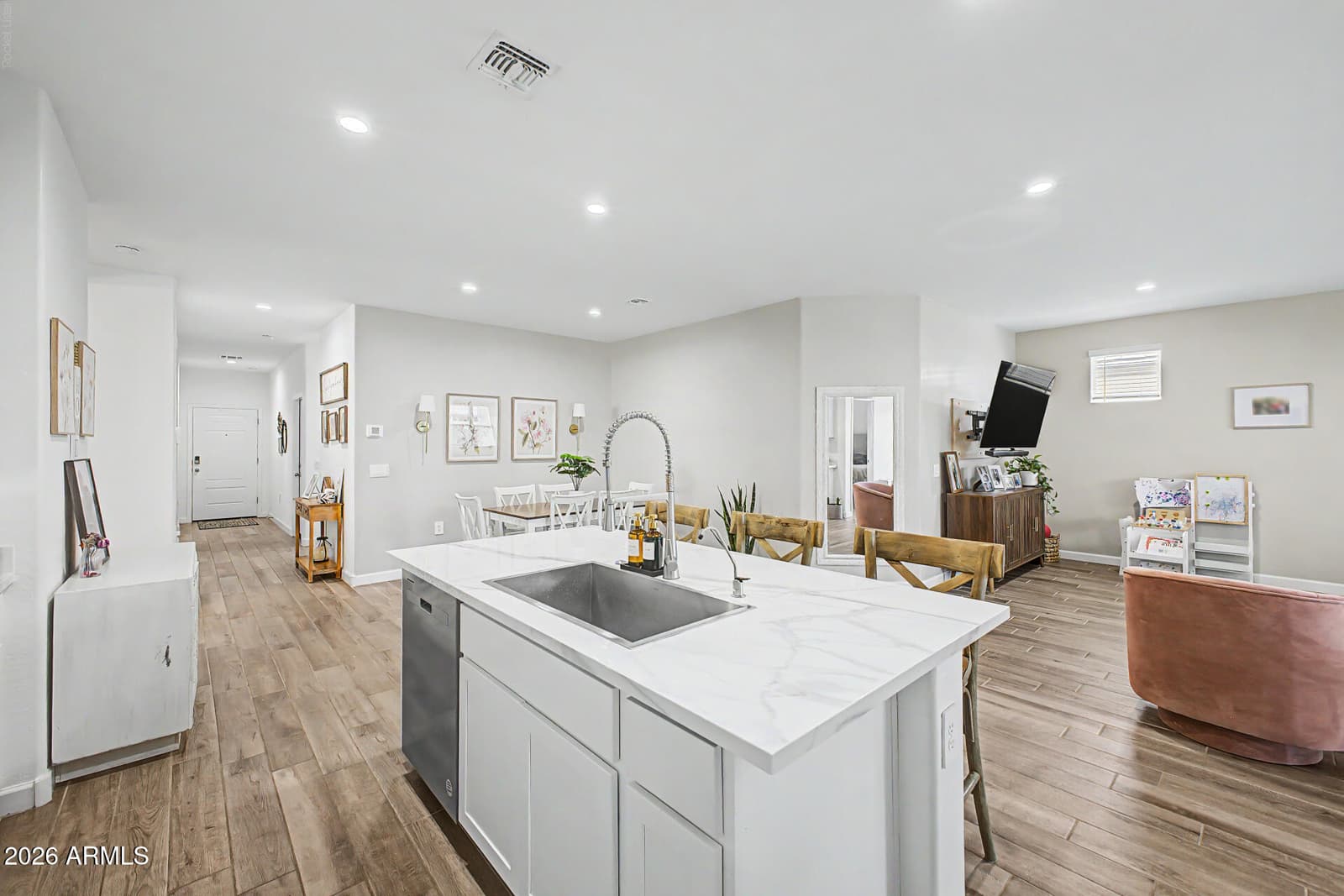 2824 W SEAVER Avenue, Apache Junction, AZ 85120 — photo 15 of 68