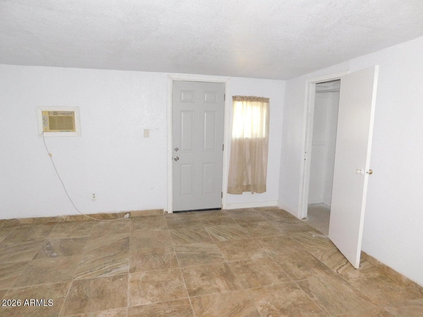 5612 W WILSHIRE Drive, Phoenix, AZ 85035 — photo 9 of 13