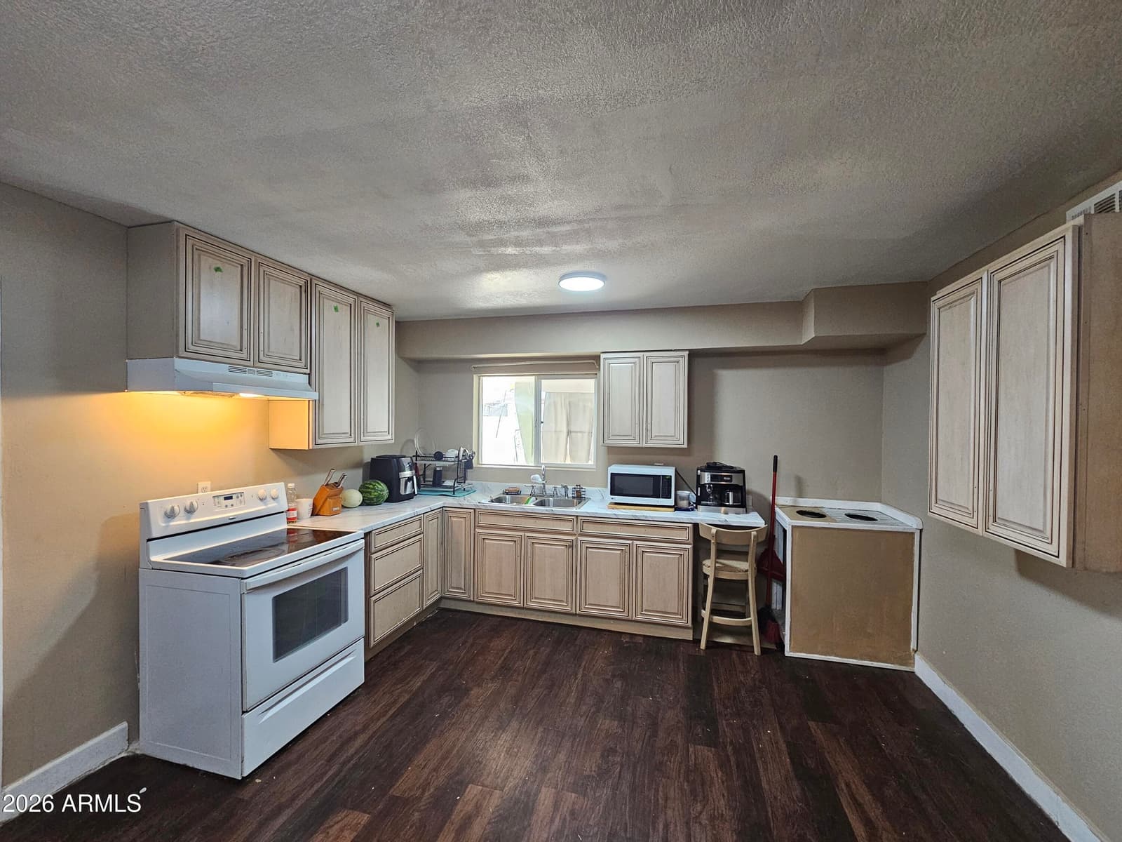 5612 W WILSHIRE Drive, Phoenix, AZ 85035 — photo 3 of 13