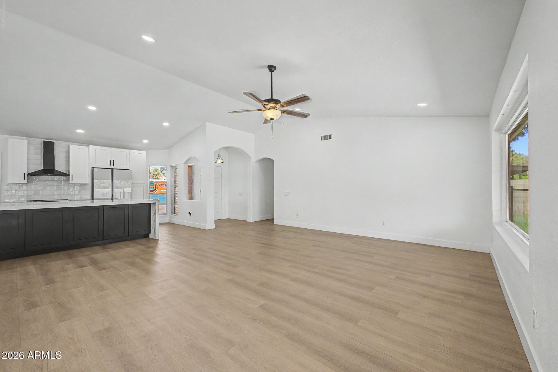 351 W AMOROSO Drive, Gilbert, AZ 85233 — photo 5 of 37