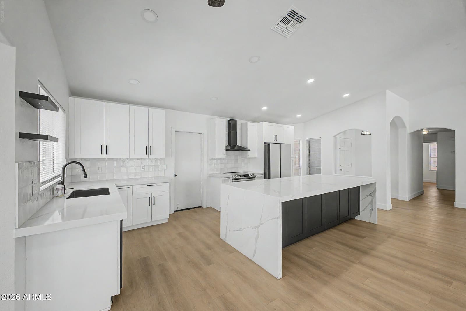 351 W AMOROSO Drive, Gilbert, AZ 85233 — photo 10 of 37