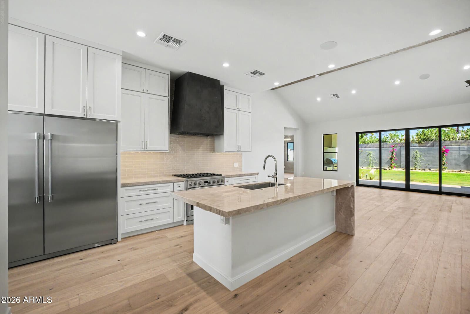3210 E OREGON Avenue, Phoenix, AZ 85018 — photo 13 of 83