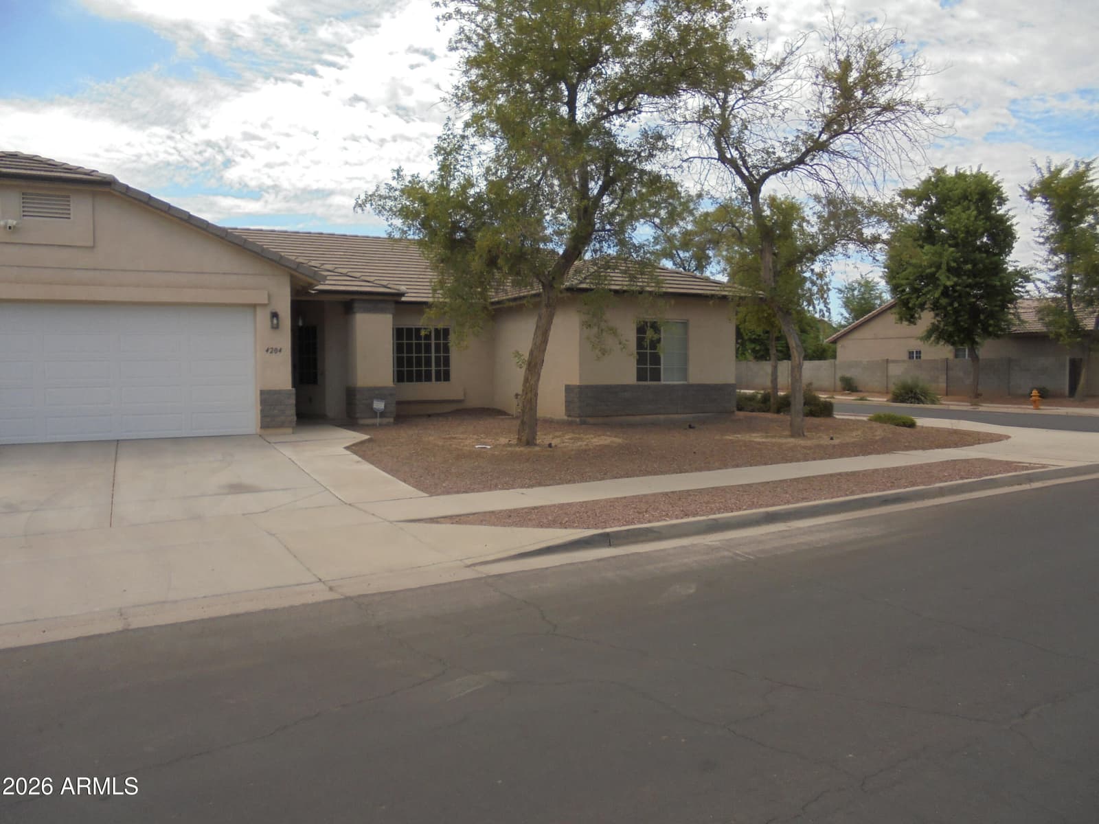 4204 S 78TH Lane, Phoenix, AZ 85043 — photo 3 of 21