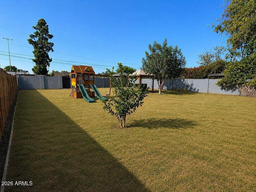 5731 W VISTA Avenue, Glendale, AZ 85301 — photo 2 of 8