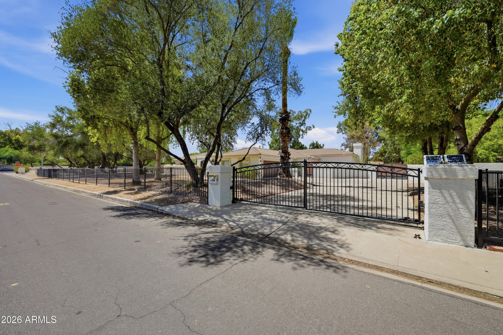 7214 E ROYAL PALM Road, Scottsdale, AZ 85258 — photo 2 of 39