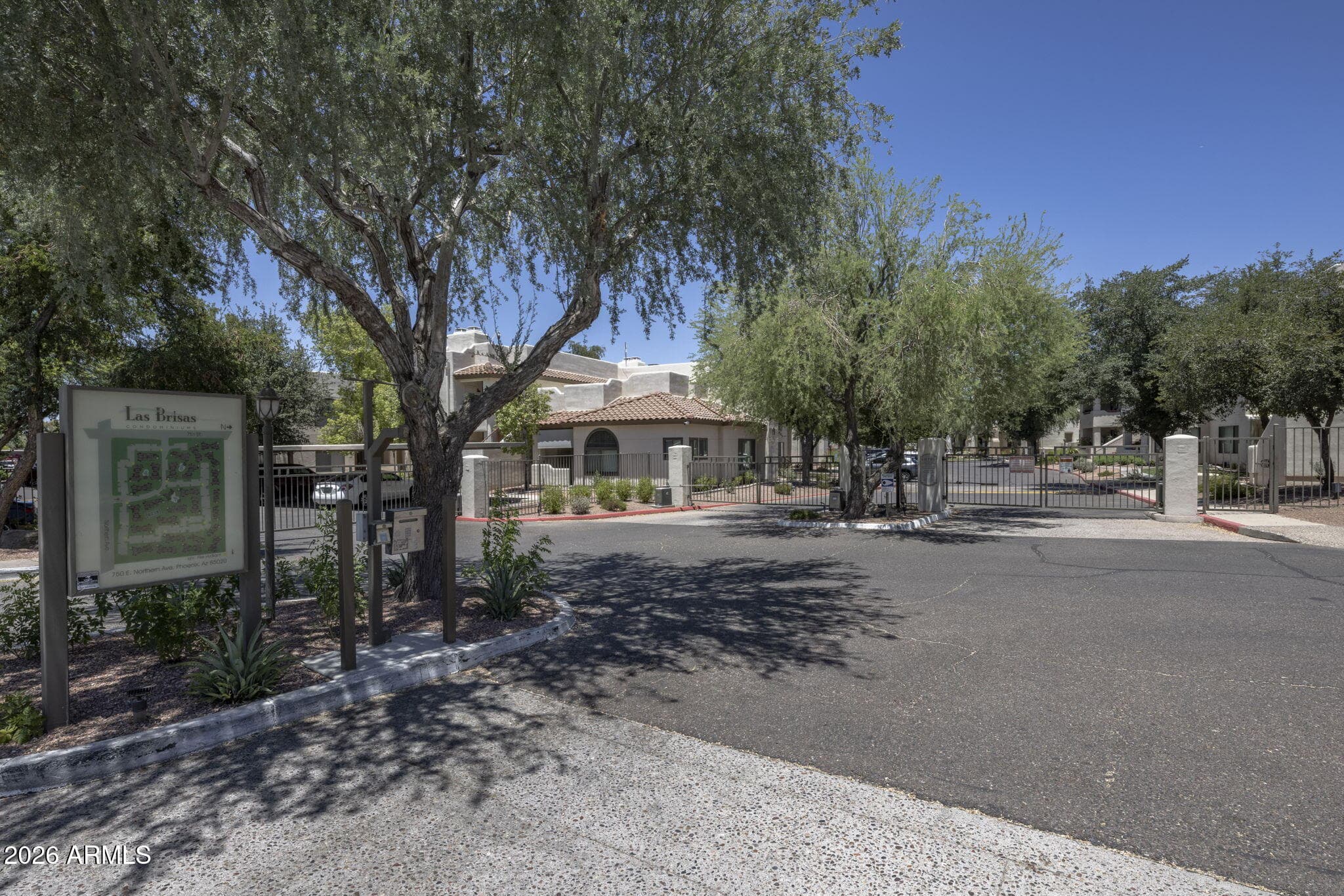 750 E NORTHERN Avenue 1077, Phoenix, AZ 85020 — photo 2 of 27