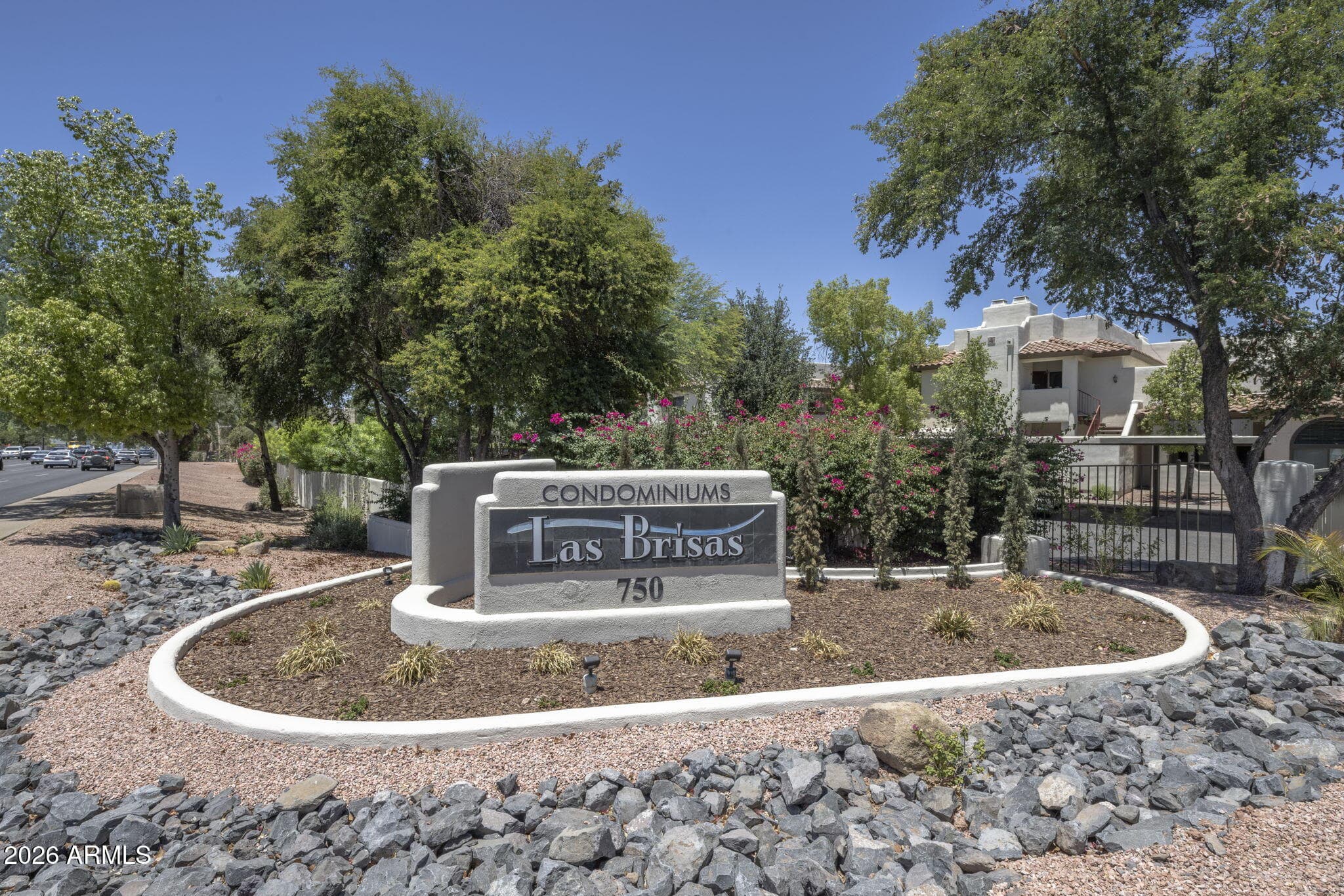 750 E NORTHERN Avenue 1077, Phoenix, AZ 85020 — photo 3 of 27