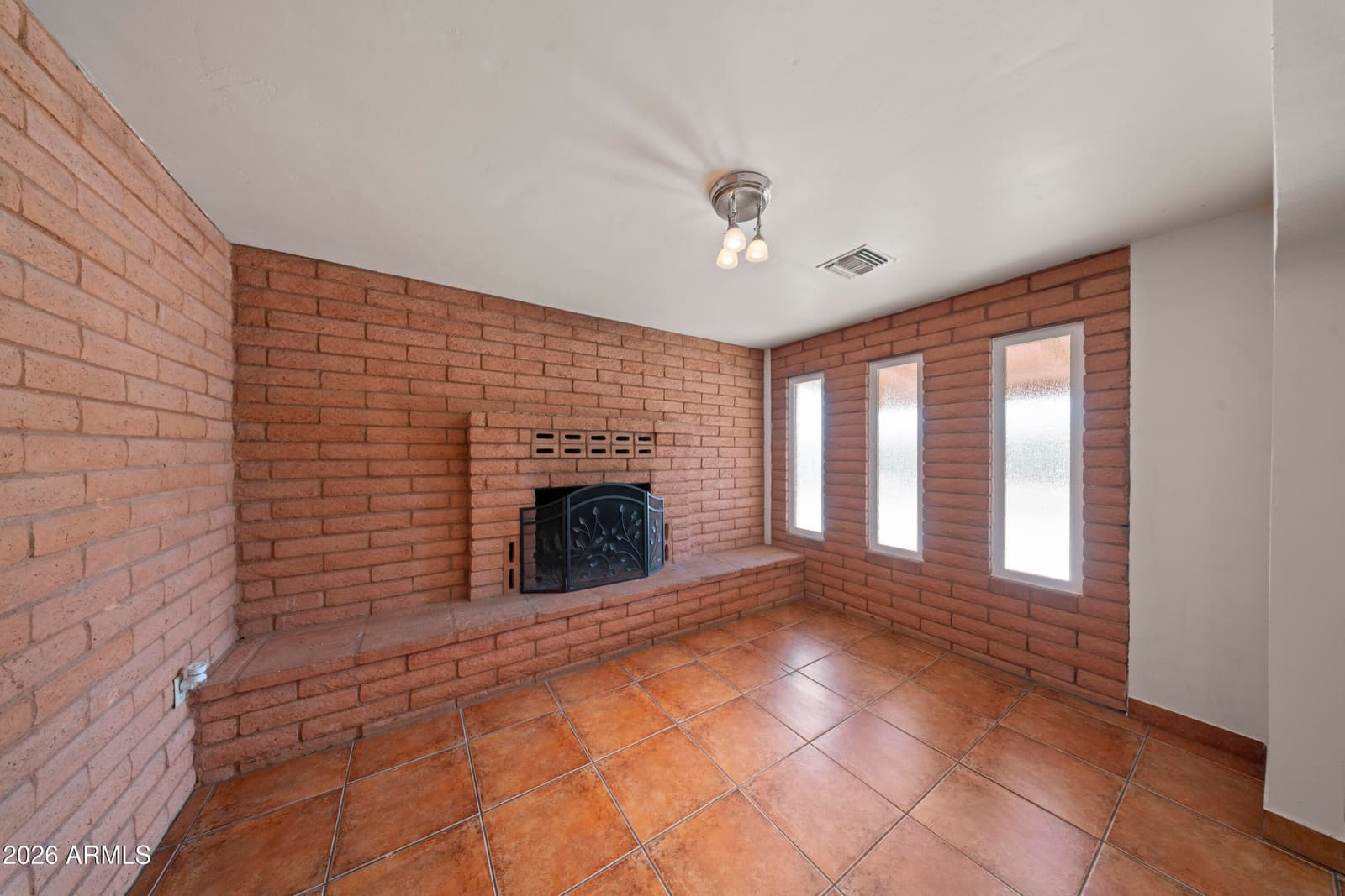 1621 S MARILYN ANN Drive, Tempe, AZ 85281 — photo 7 of 53