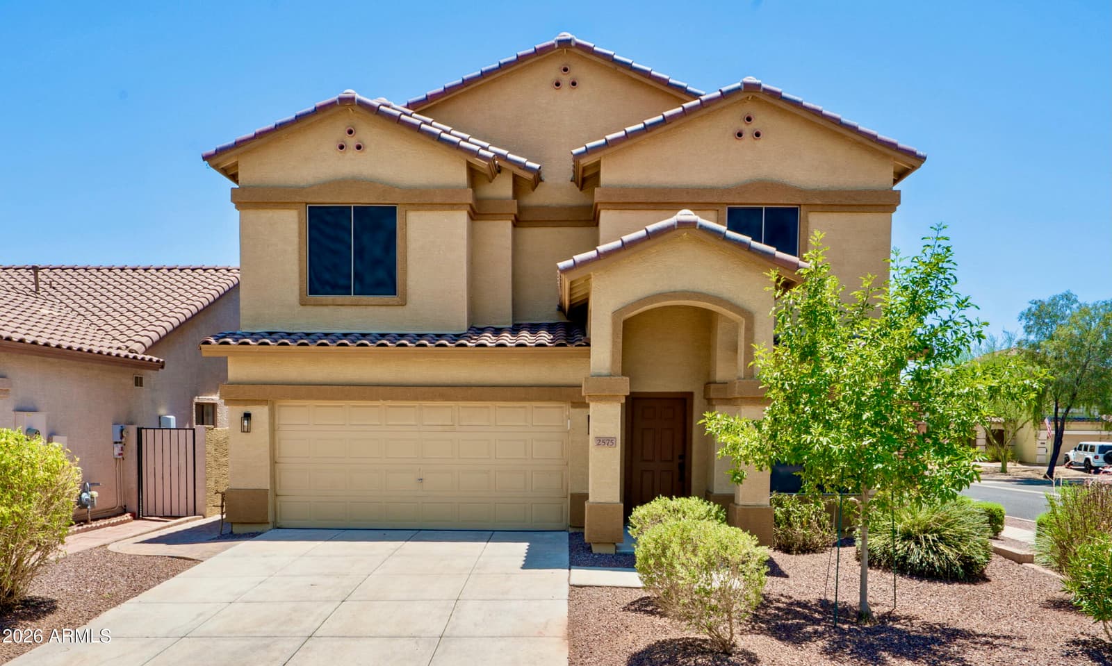 2575 W AMBER SUN Drive, Phoenix, AZ 85085 — photo 1 of 40