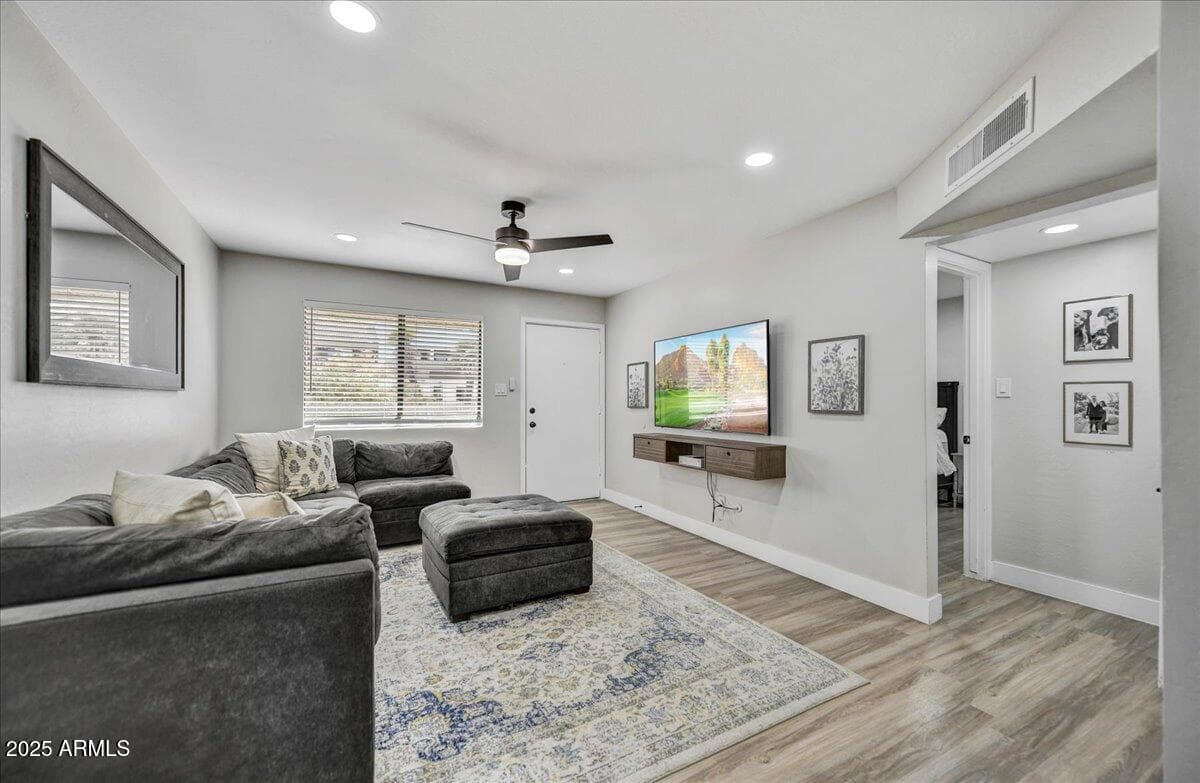 3301 E EARLL Drive 102, Phoenix, AZ 85018 — photo 2 of 16